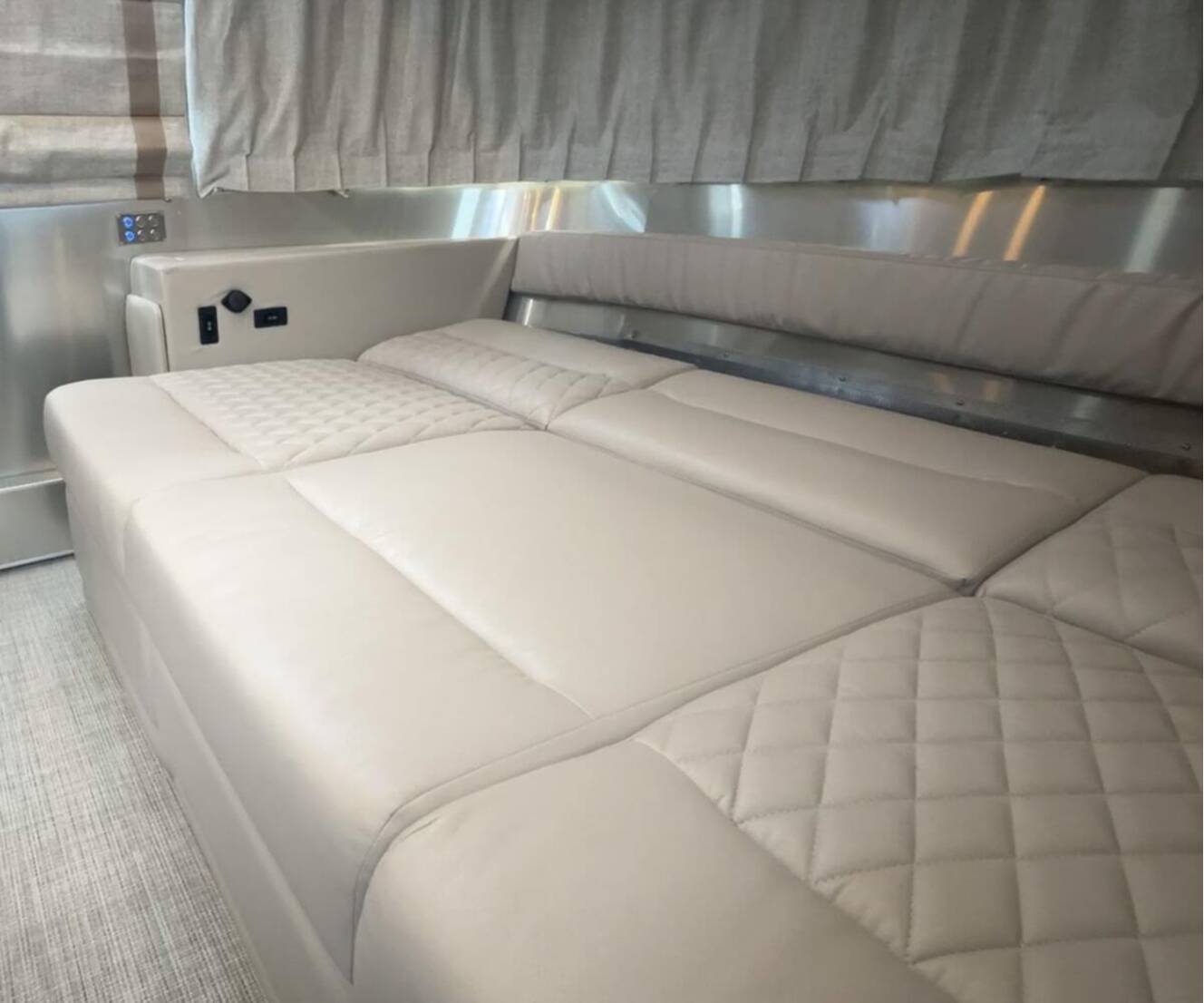 A photo of this 2026 Airstream Classic 28RB Queen