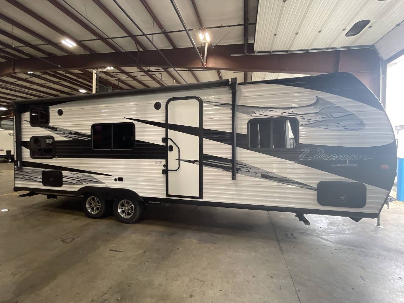 A photo of this 2022 Chinook DREAM 260BH