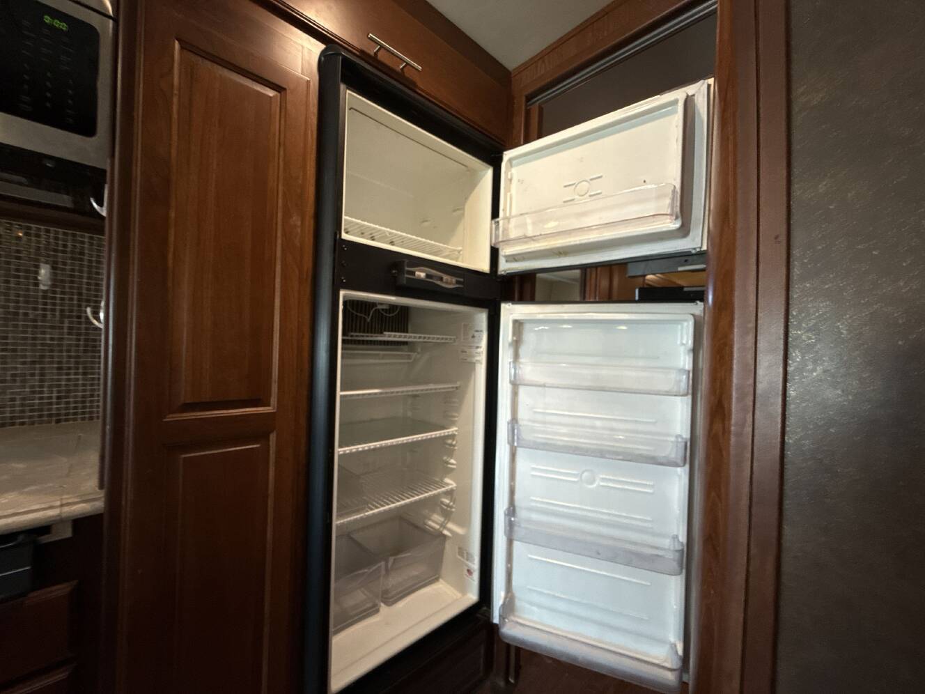 A photo of this 2013 Dynamax DX3 37BHHD