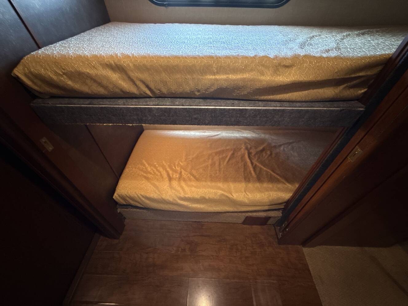 A photo of this 2013 Dynamax DX3 37BHHD