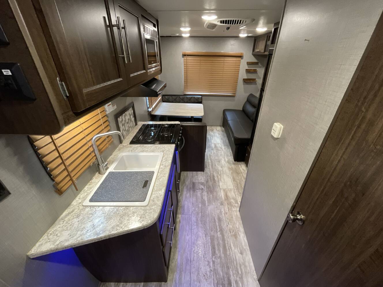 A photo of this 2019 Crossroads ZINGER 211RD