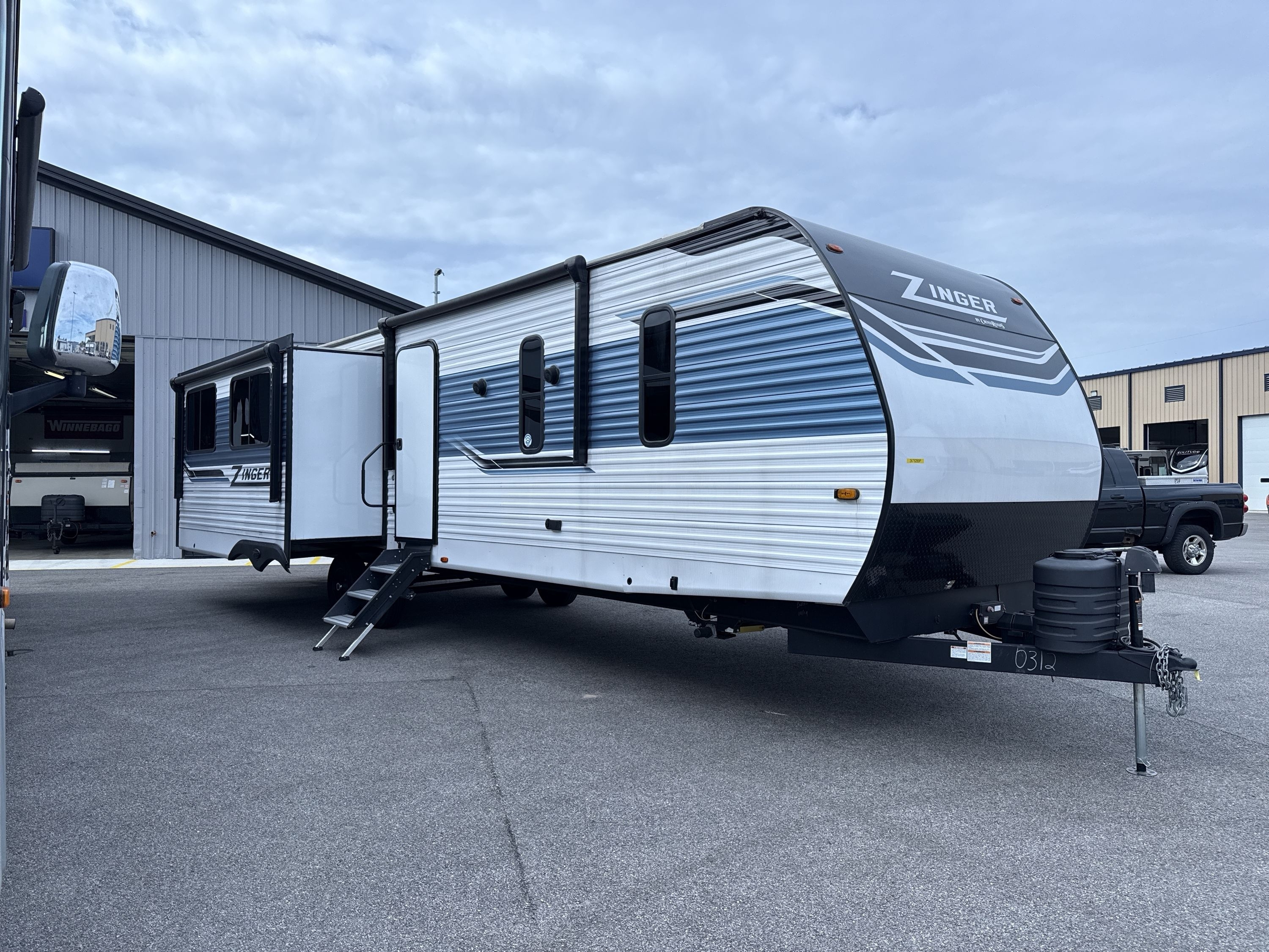 2024 Crossroads ZINGER 340RE ZR340RE in elkhart IN