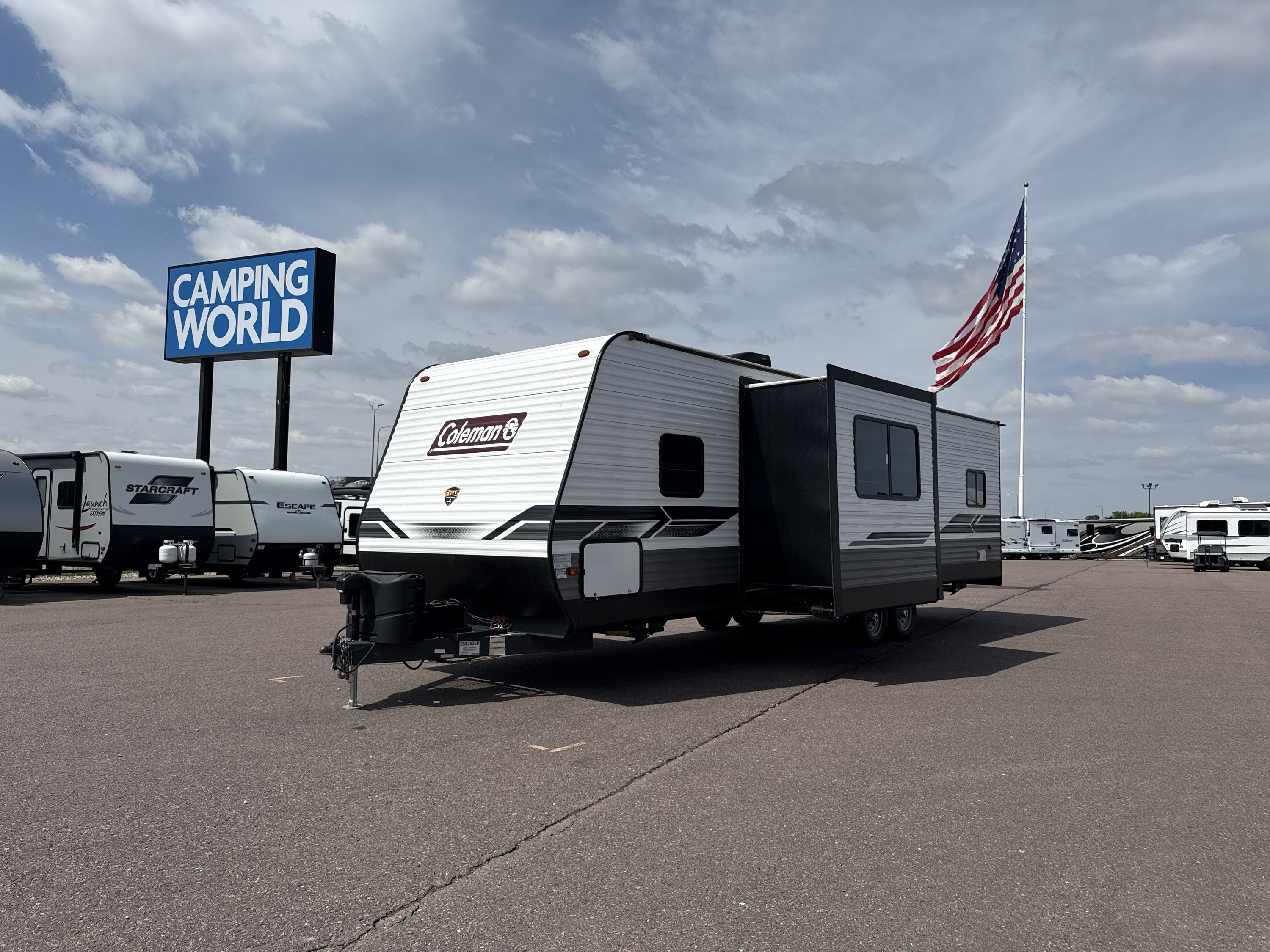 2022 Coleman COLEMAN LANTERN 300TQ Travel Trailer Toy Hauler RV