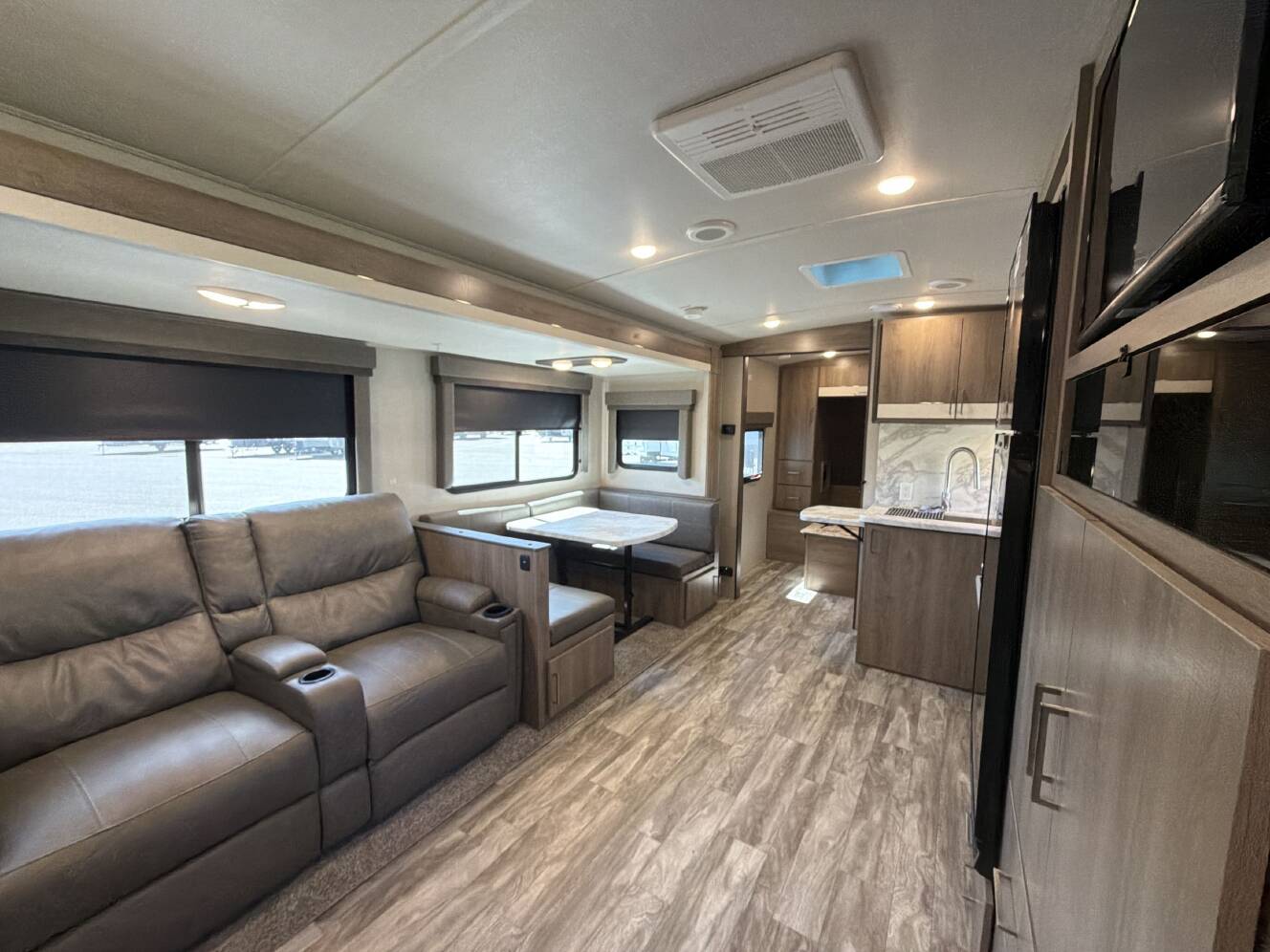 A photo of this 2022 Grand Design IMAGINE 2800BH