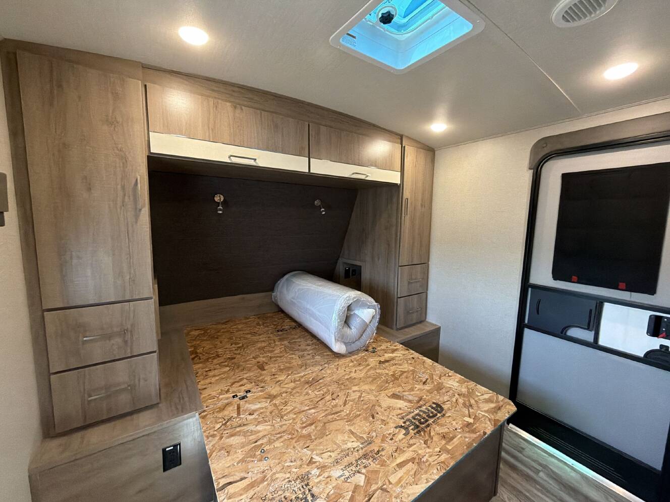 A photo of this 2022 Grand Design IMAGINE 2800BH