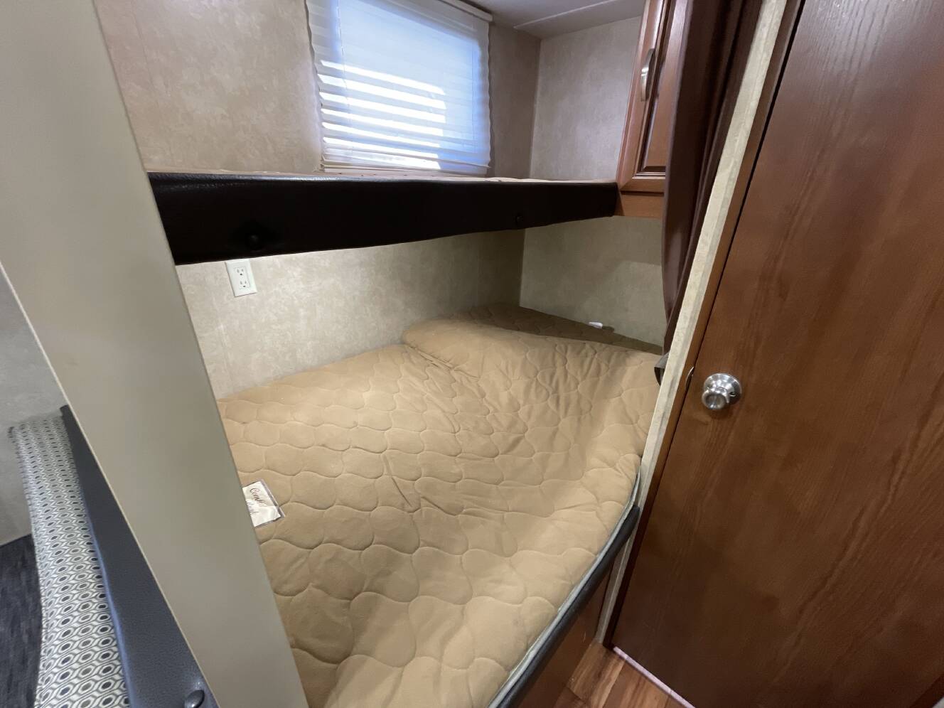 A photo of this 2016 Forest River SALEM CRUISE LITE 261BHXL