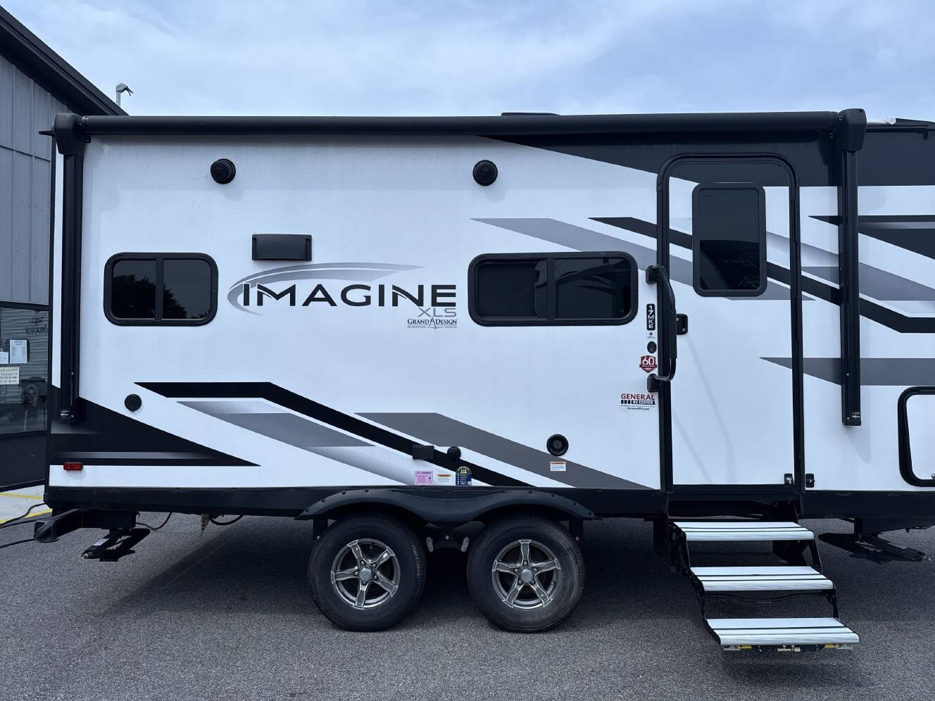 A photo of this 2023 Grand Design IMAGINE 17MKE