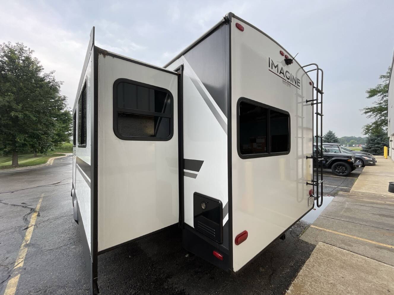 A photo of this 2025 Grand Design IMAGINE 2670MK