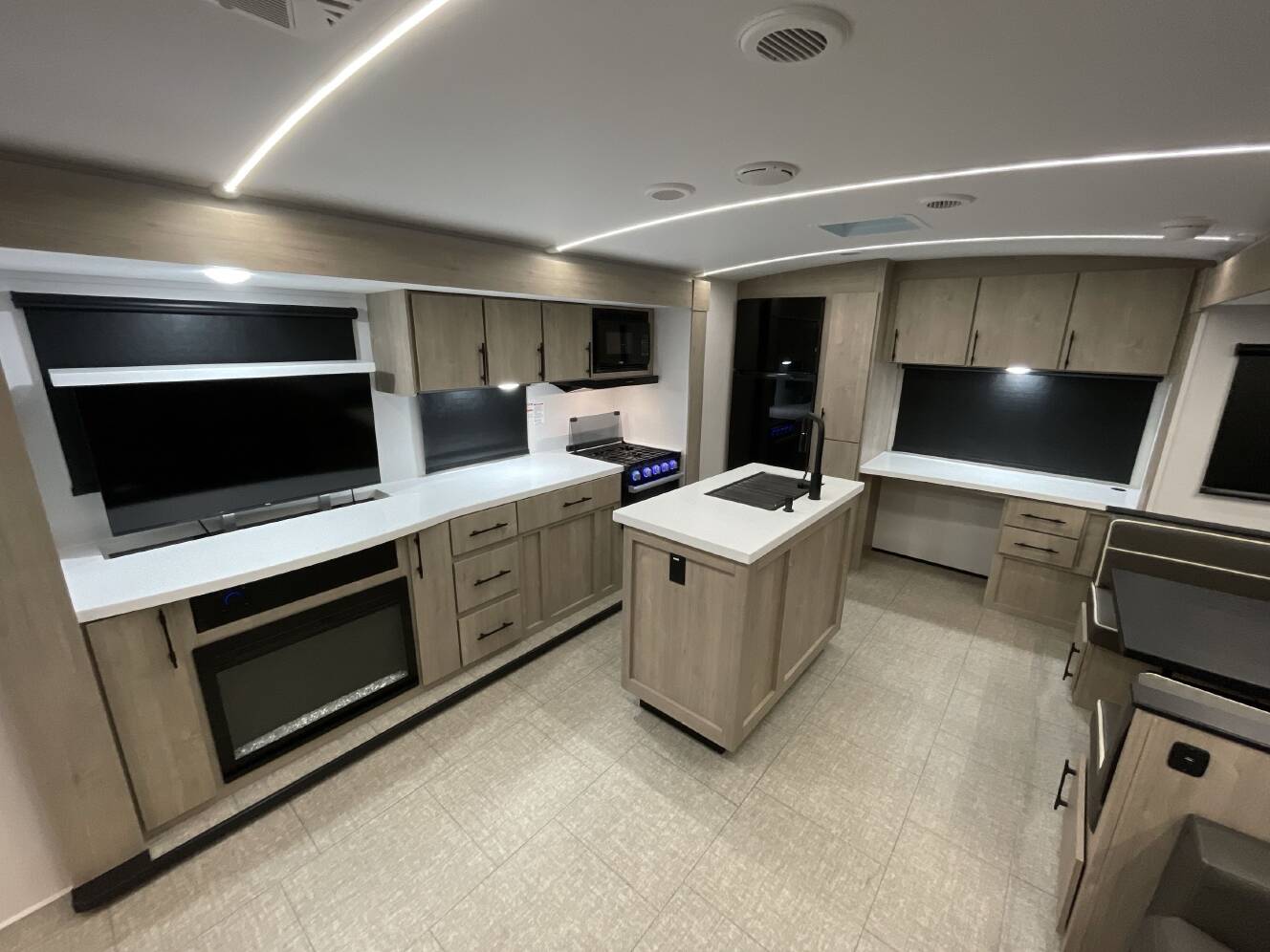 A photo of this 2025 Grand Design IMAGINE 2670MK