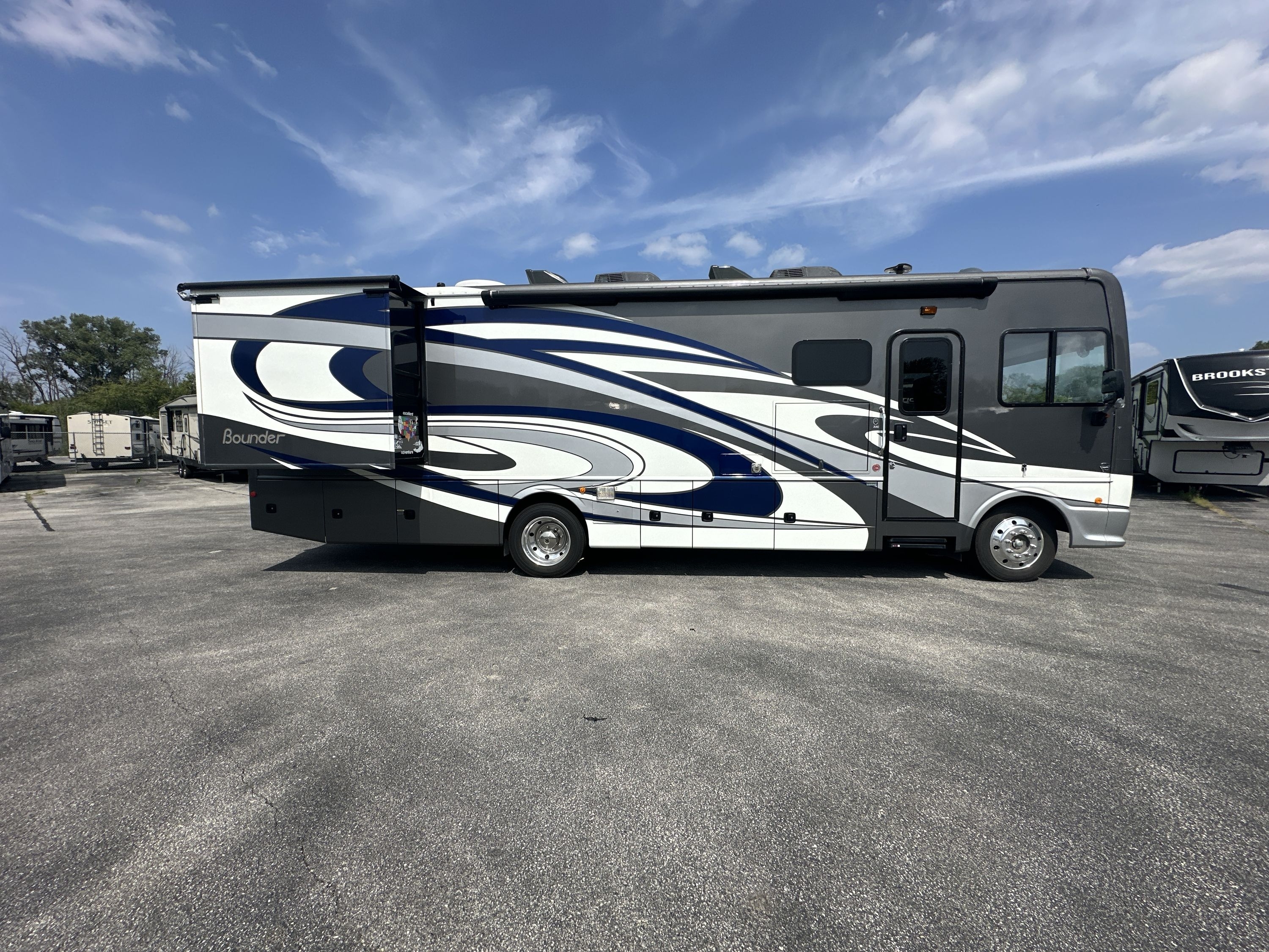 2018 Fleetwood BOUNDER 33C in green bay WI