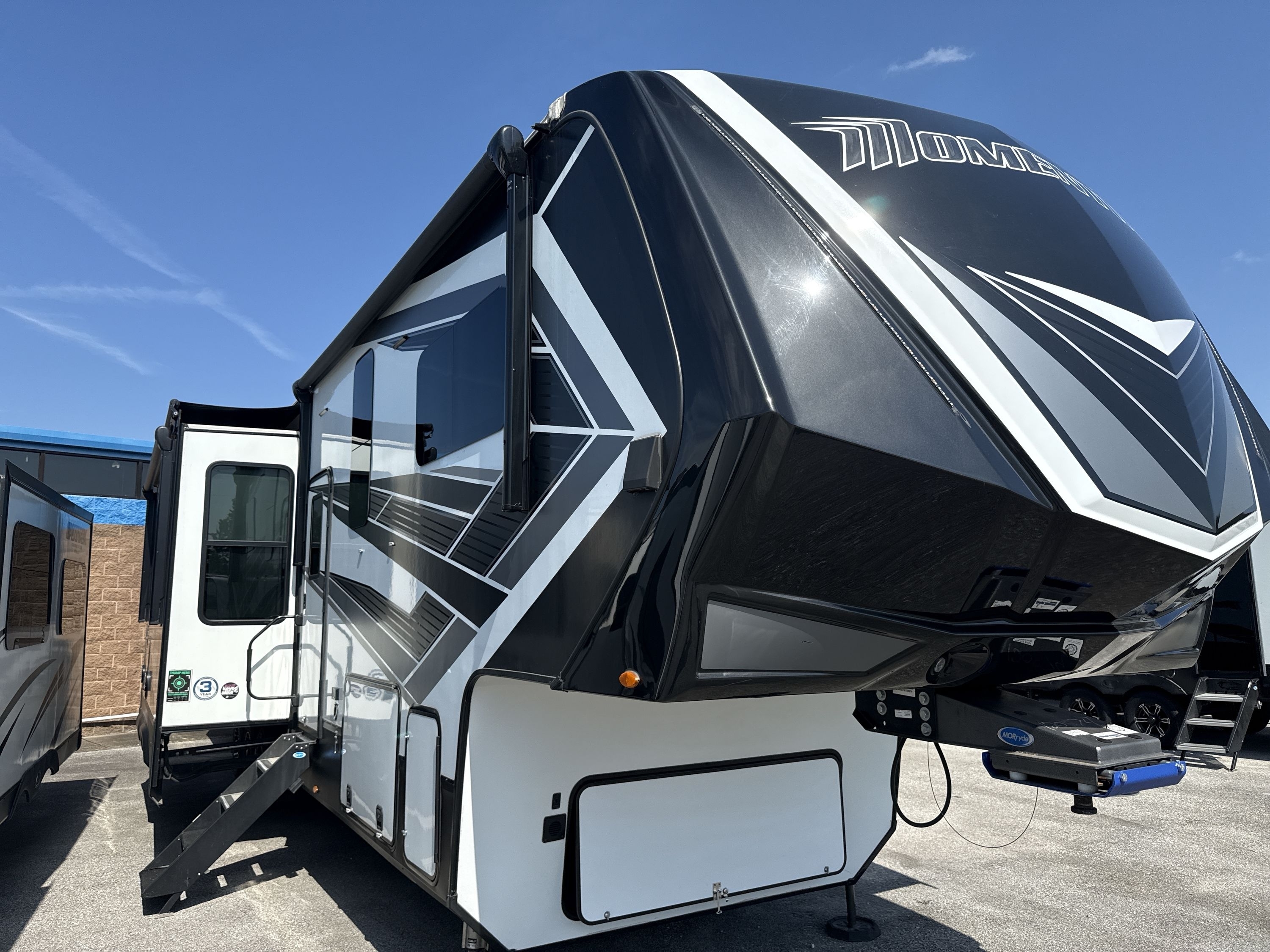 2022 Grand Design MOMENTUM 397TH in anniston AL