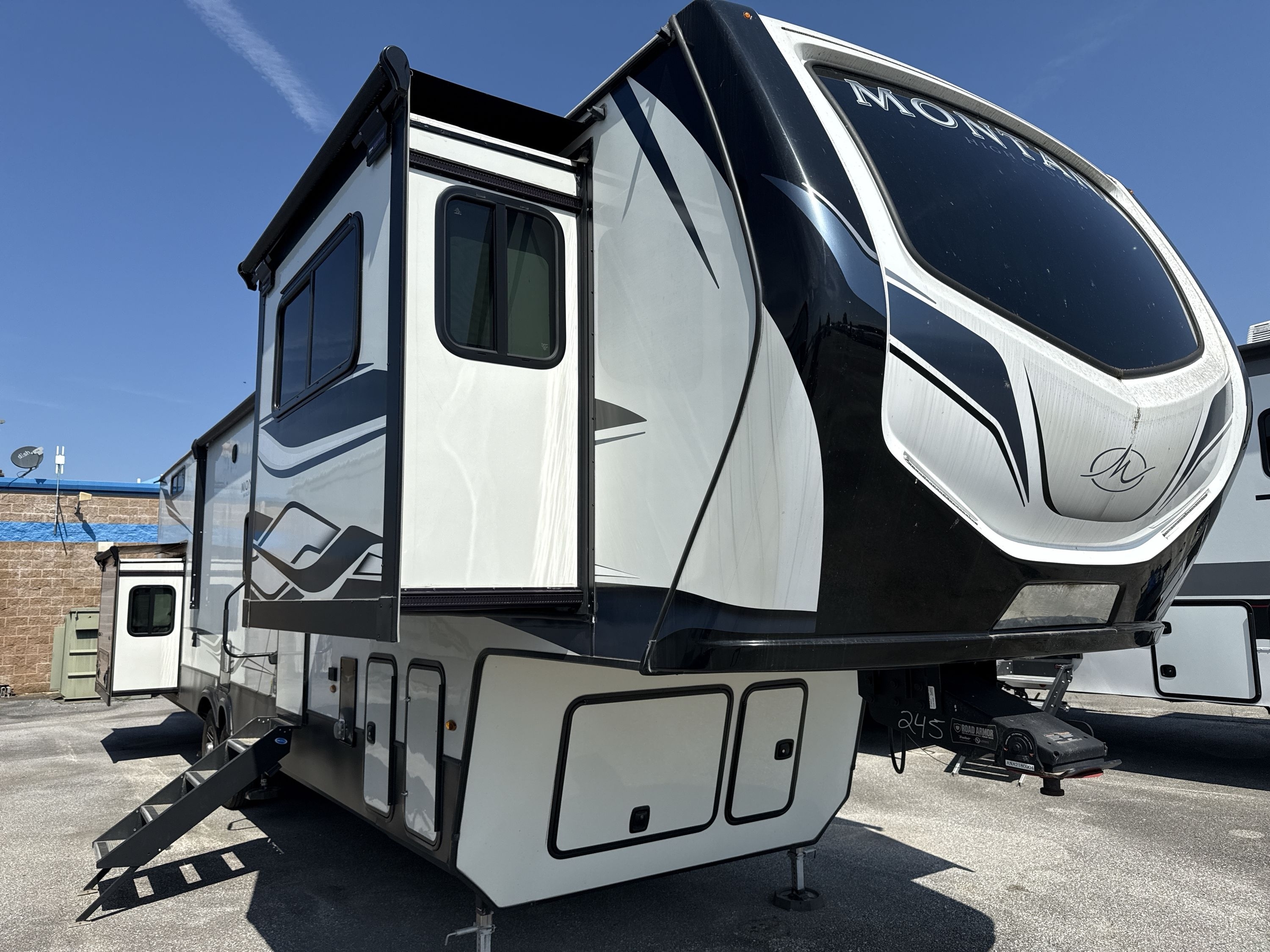 2023 Keystone MONTANA HIGH COUNTRY 377FL RV