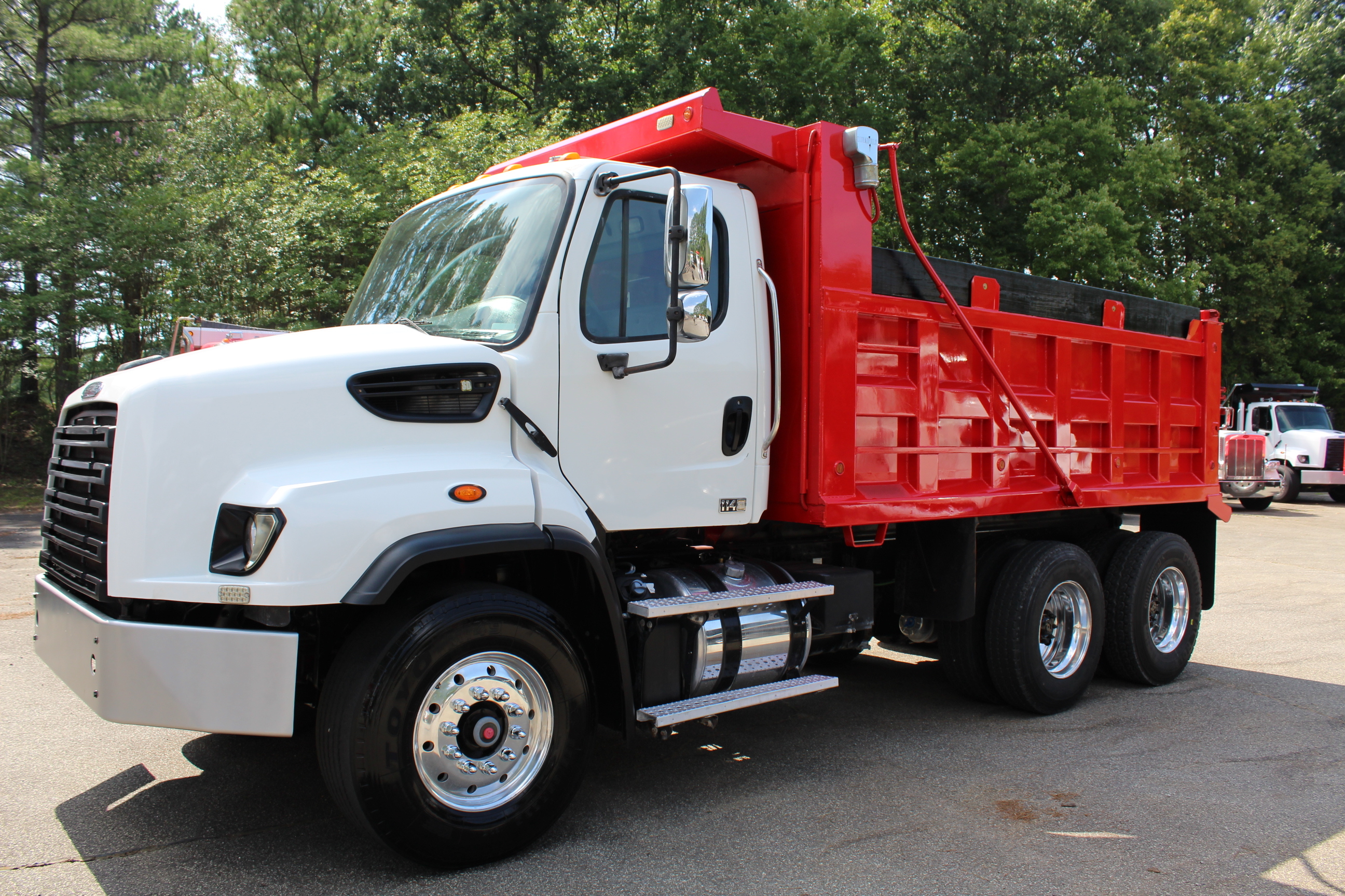 2016 FREIGHTLINER 114 SD in Mc Leansville, NC