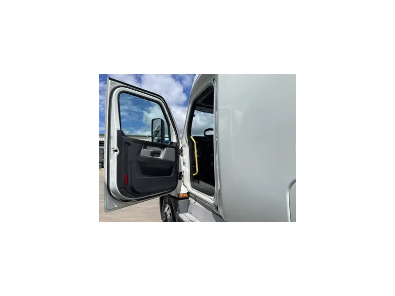 2022 FREIGHTLINER CASCADIA 126