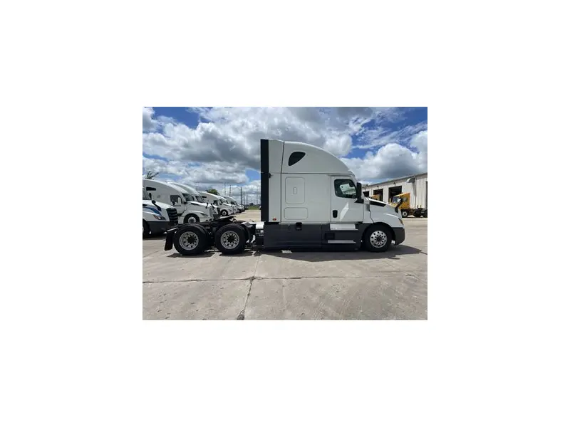 2022 FREIGHTLINER CASCADIA 126