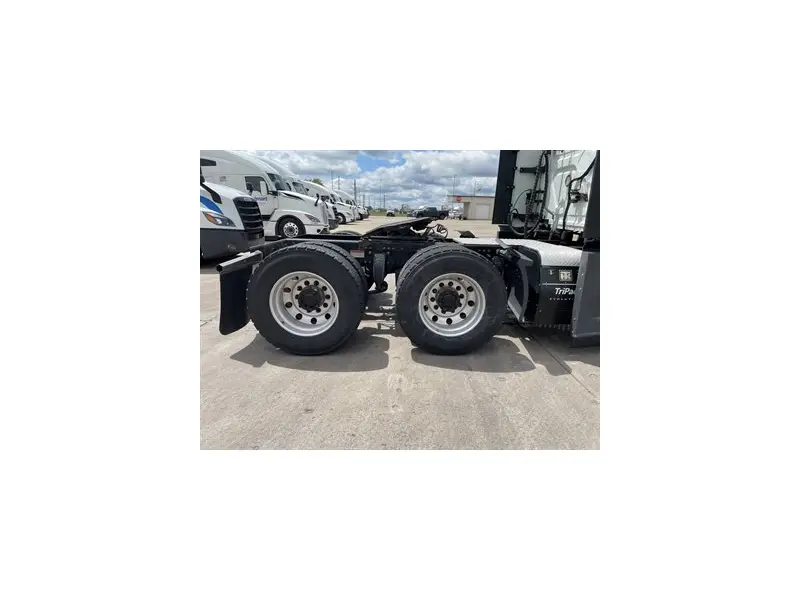 2022 FREIGHTLINER CASCADIA 126