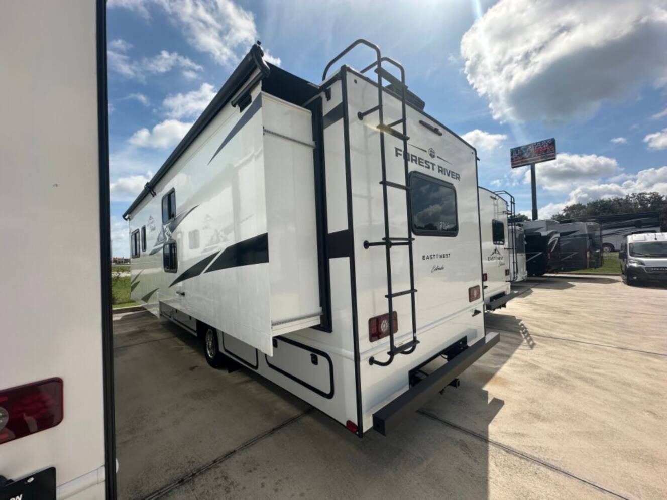 A photo of this 2026 East To West Entrada 3100FB