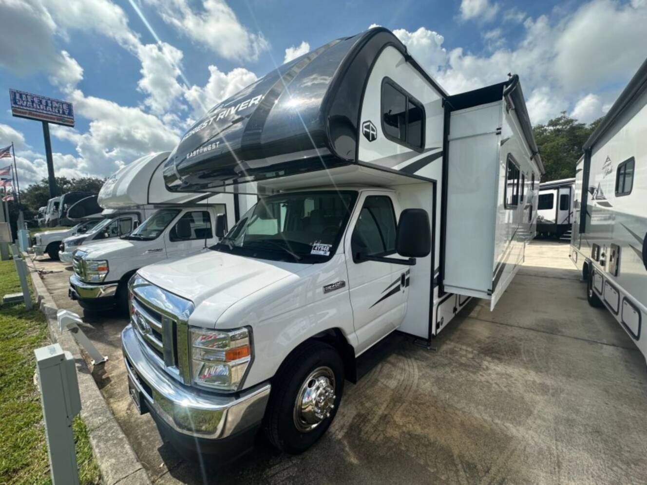 A photo of this 2026 East To West Entrada 3100FB