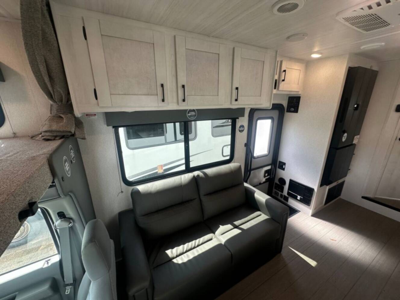 A photo of this 2026 East To West Entrada 3100FB