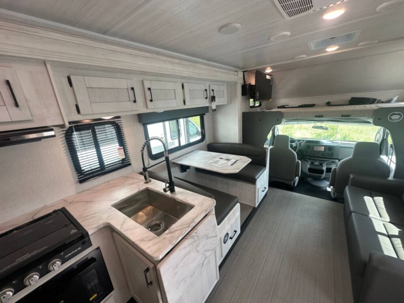 A photo of this 2026 East To West Entrada 3100FB