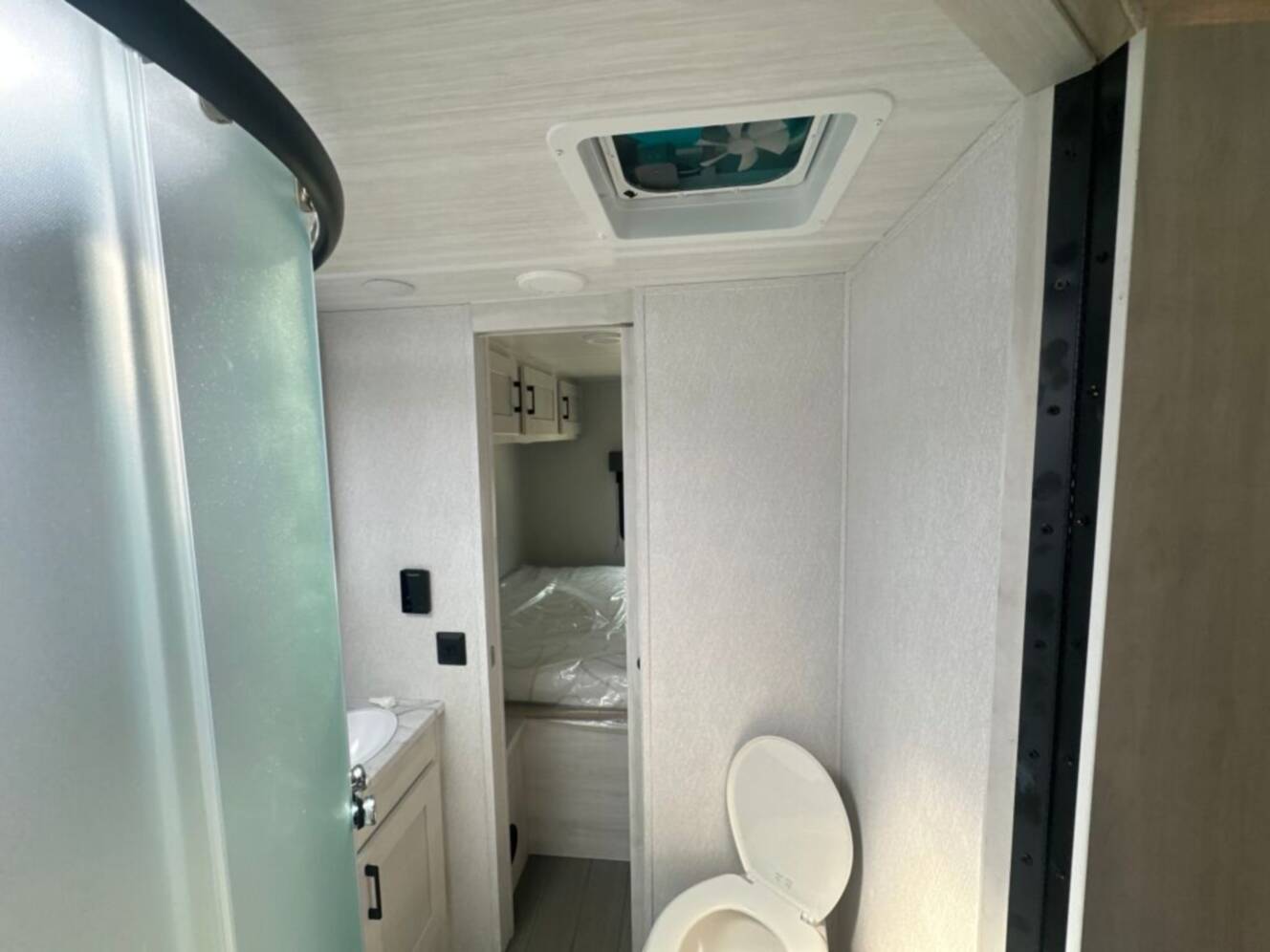 A photo of this 2026 East To West Entrada 3100FB