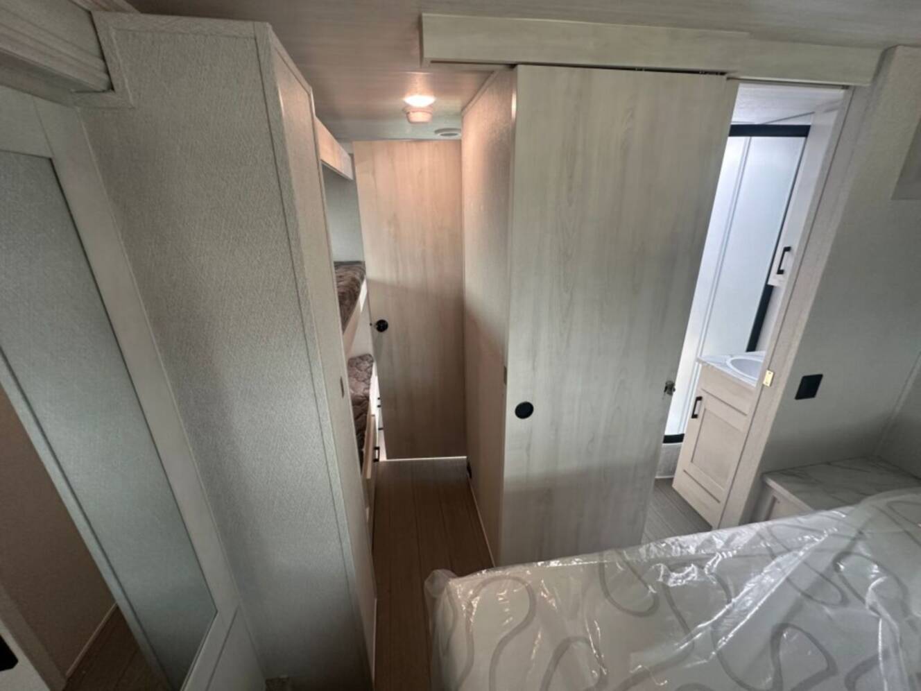 A photo of this 2026 East To West Entrada 3100FB