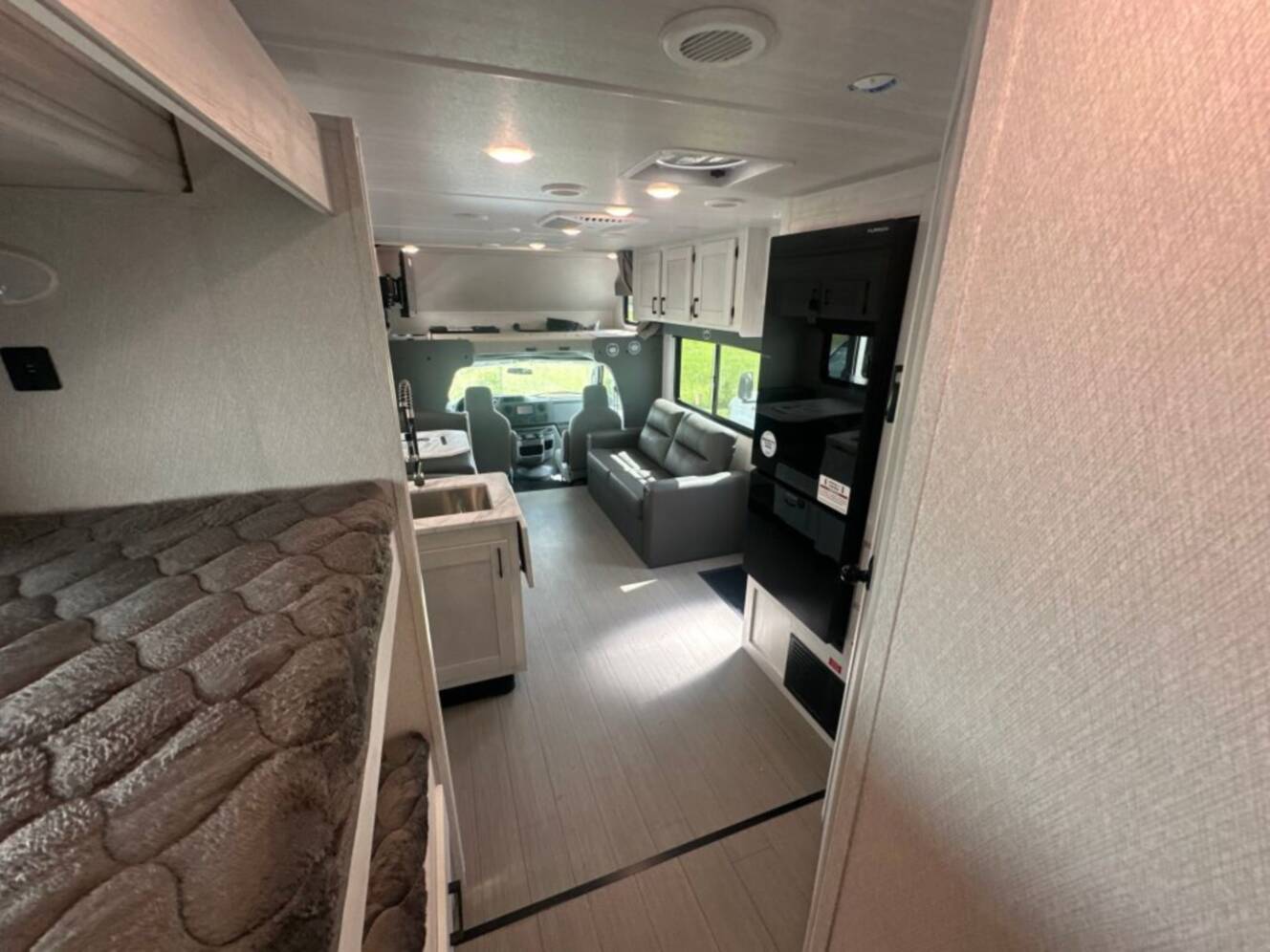 A photo of this 2026 East To West Entrada 3100FB