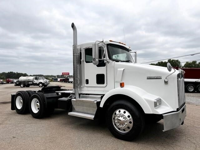 2014 KENWORTH T800 in Chatham, VA