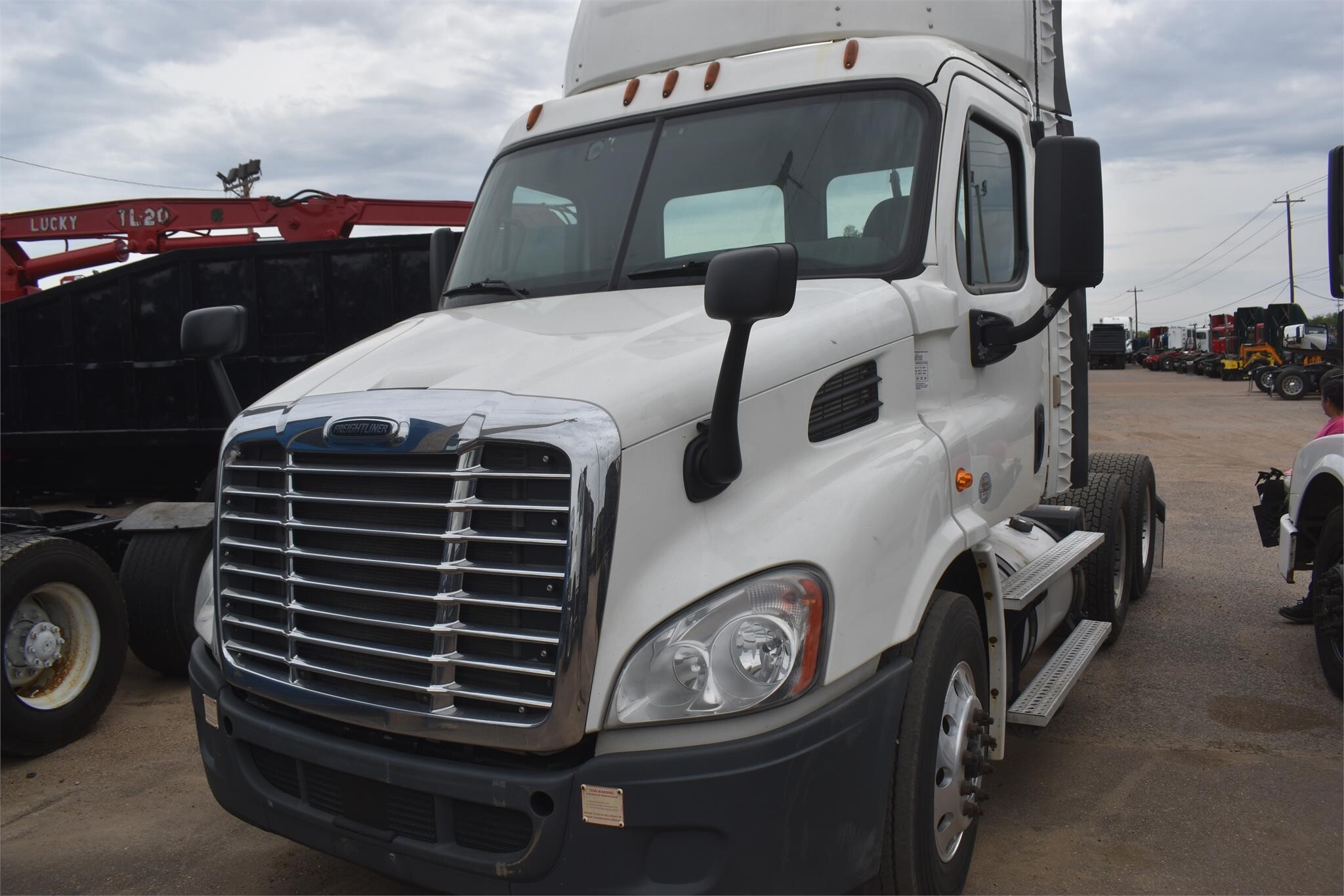 2018 FREIGHTLINER CASCADIA 113 in Covington, TN