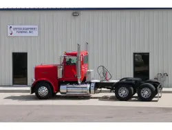 2017 PETERBILT 389
