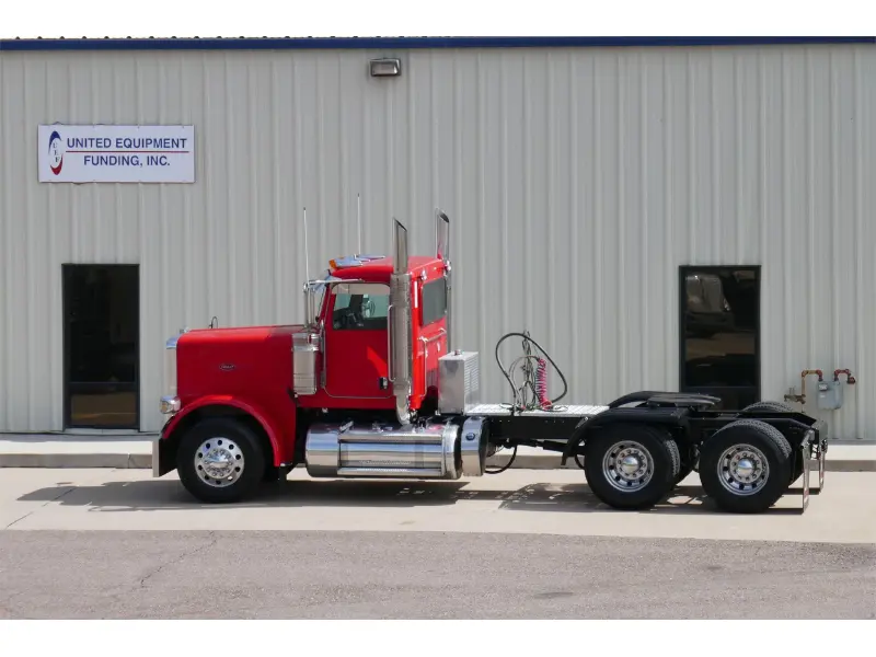 2017 PETERBILT 389