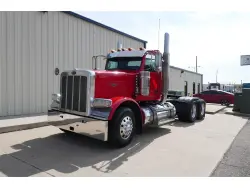 2017 PETERBILT 389