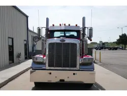 2017 PETERBILT 389