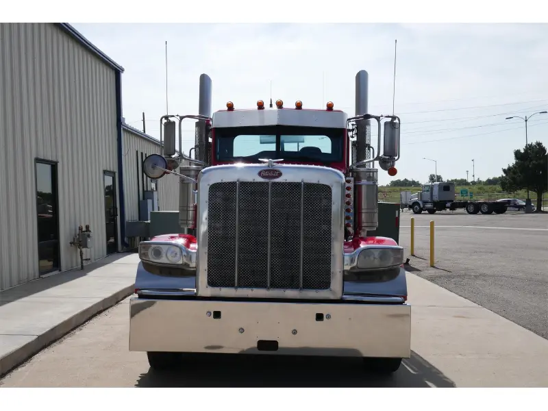2017 PETERBILT 389