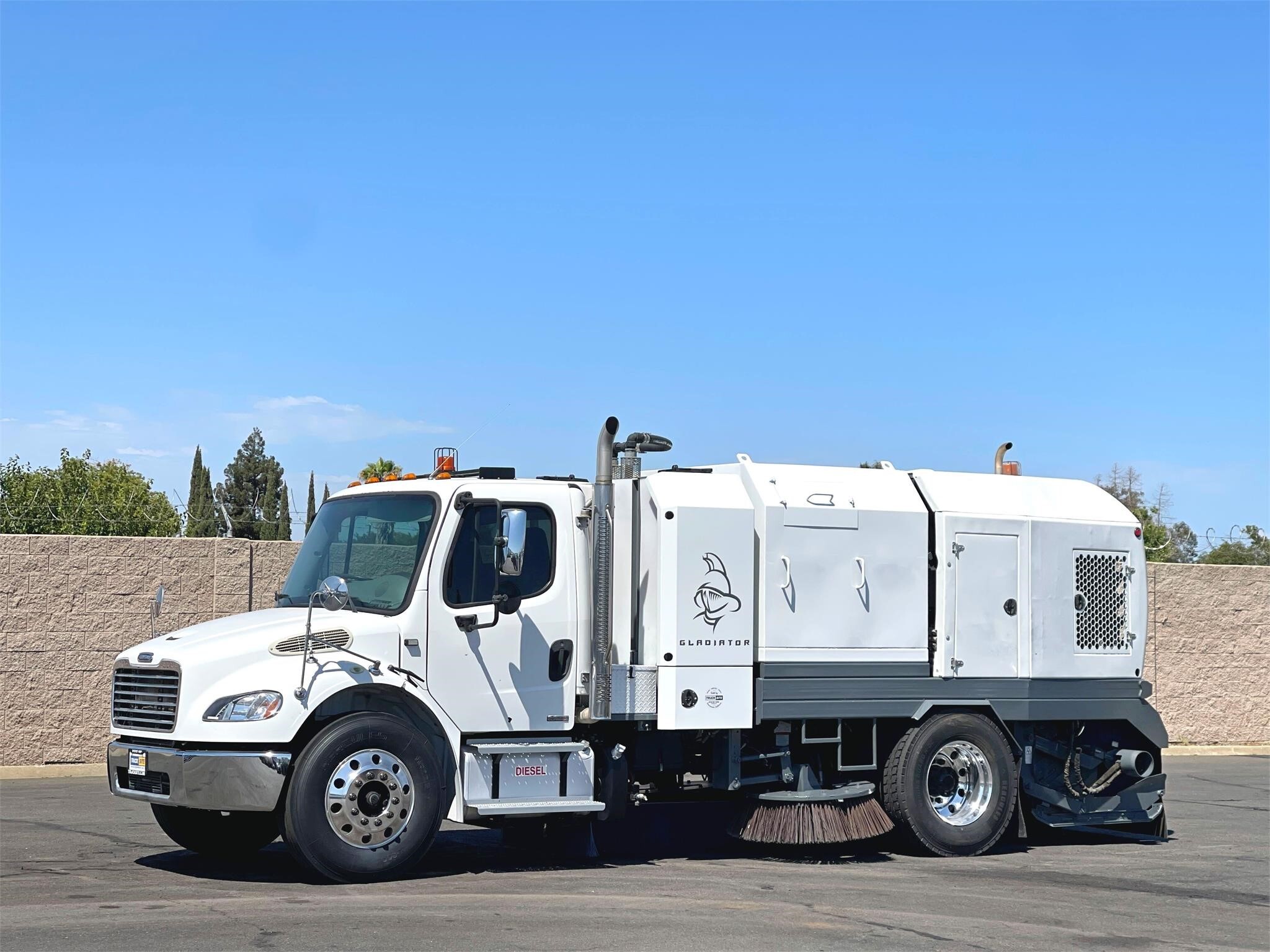 2011 FREIGHTLINER BUSINESS CLASS M2 112 in Sacramento, CA