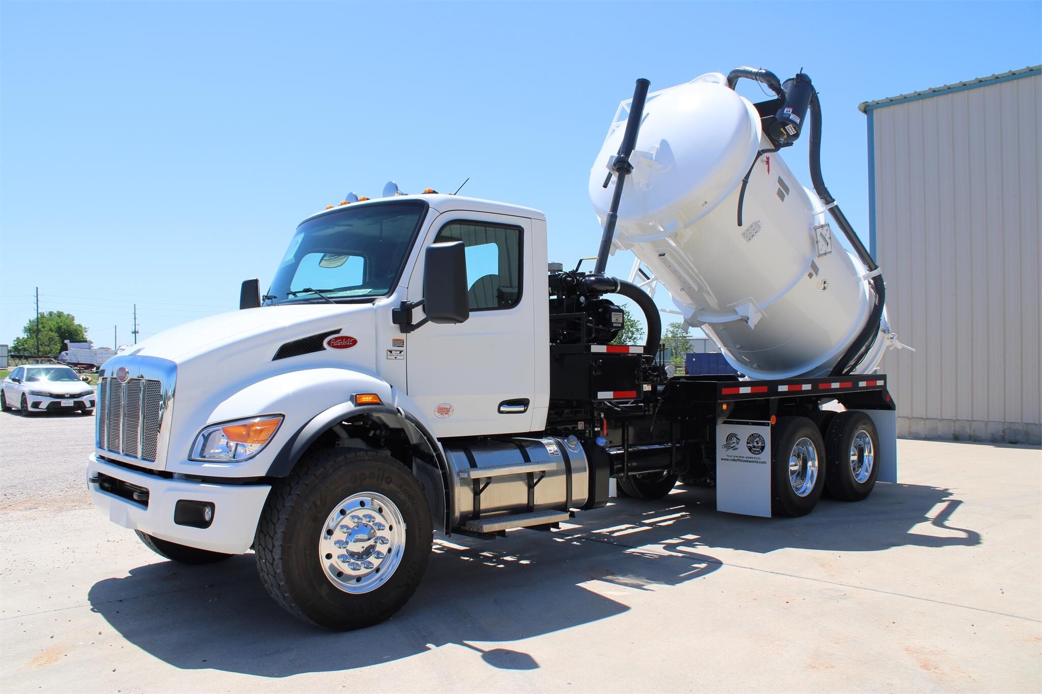 2025 PETERBILT 548 in Brookshire, TX