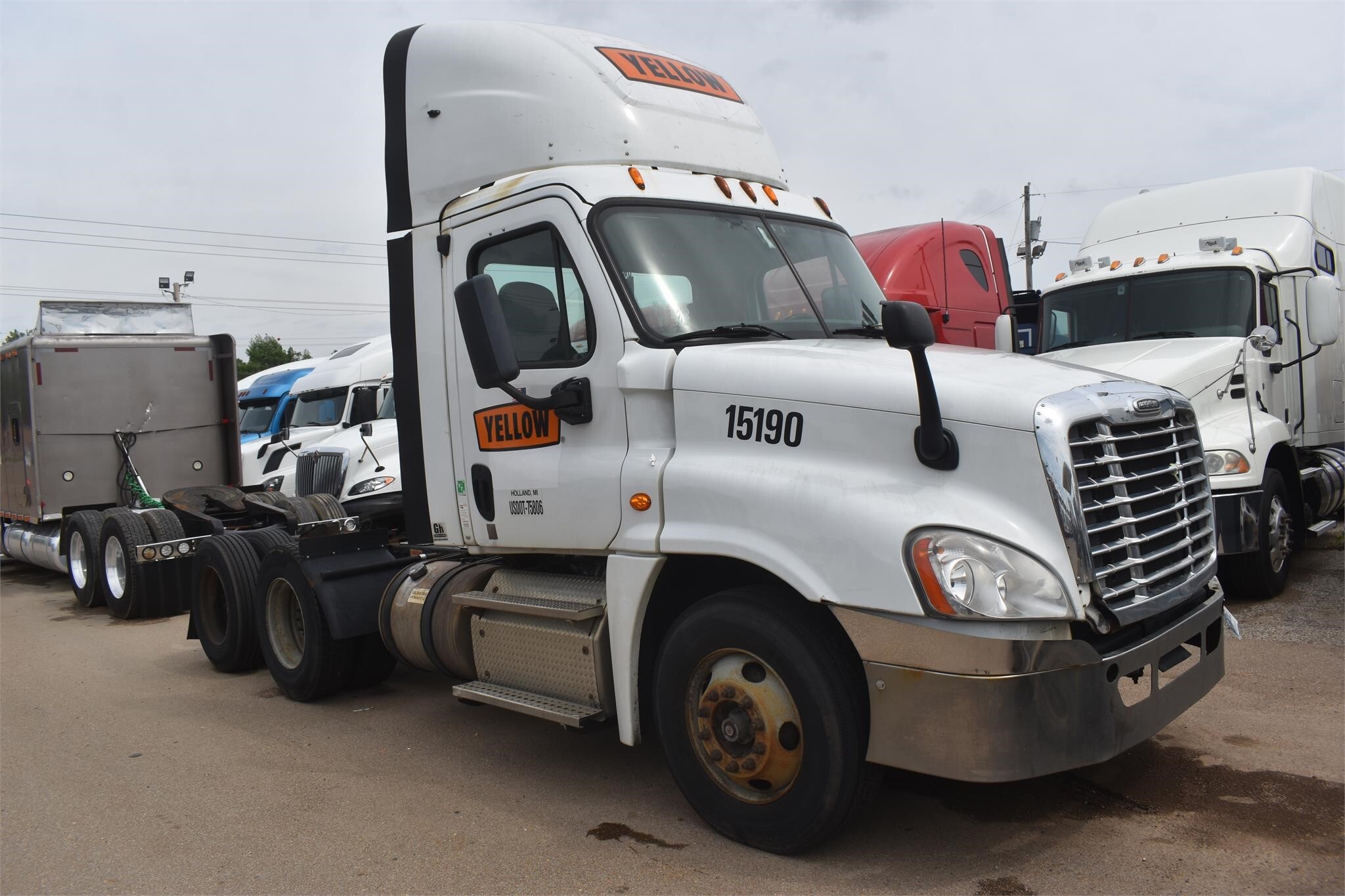 2015 FREIGHTLINER CASCADIA 125 in Covington, TN