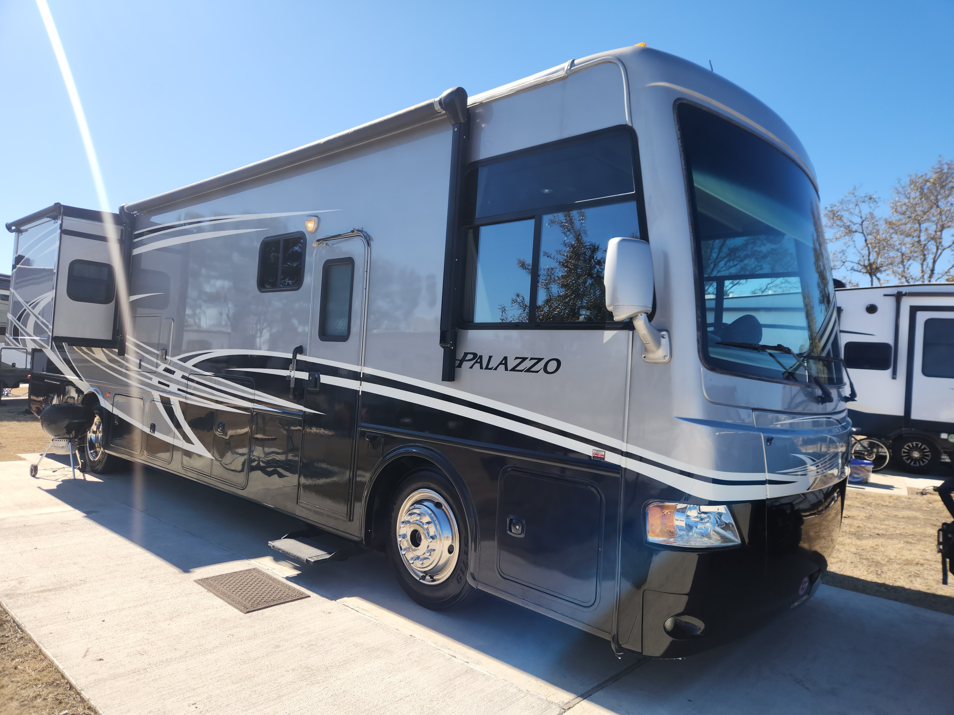 2013 Thor Motor Coach PALAZZO 36 1 RV