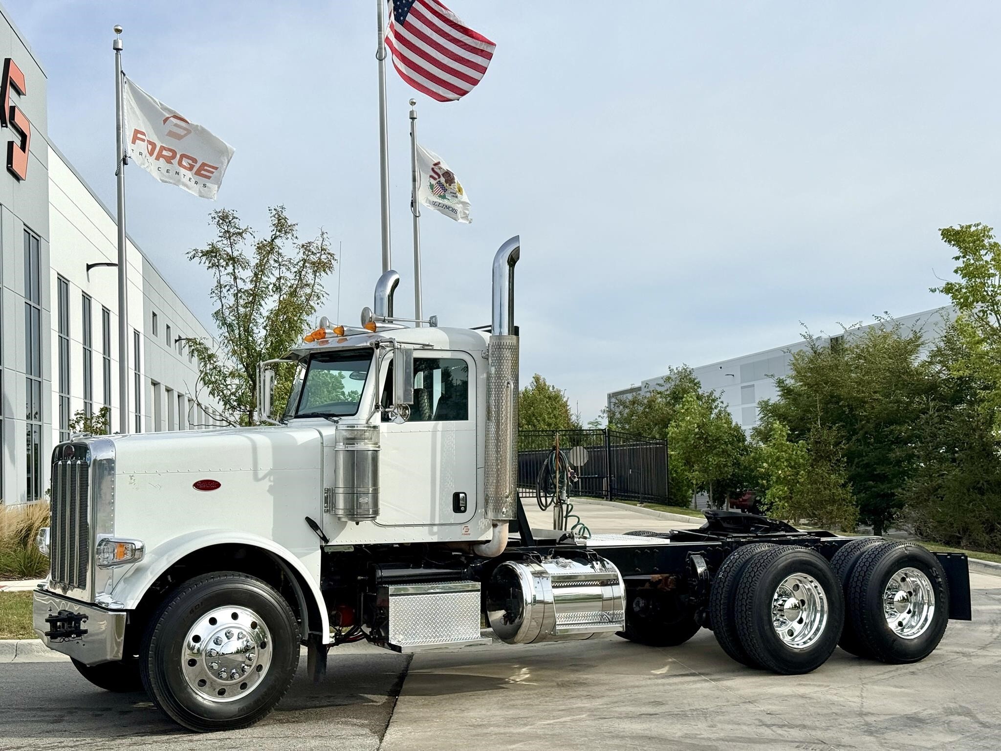 2014 PETERBILT 388 in New Lenox, IL