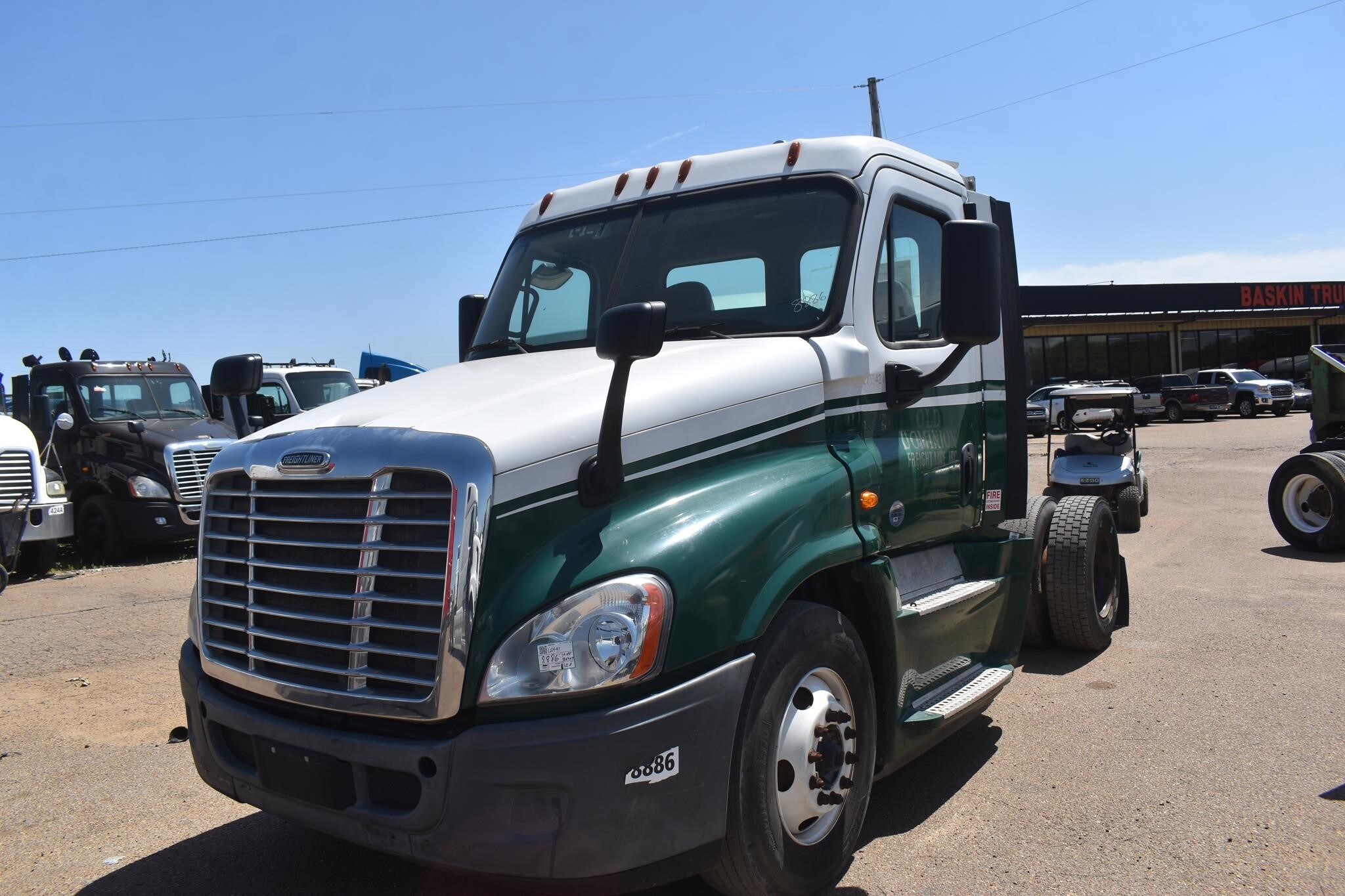2015 FREIGHTLINER CASCADIA 125 in Covington, TN