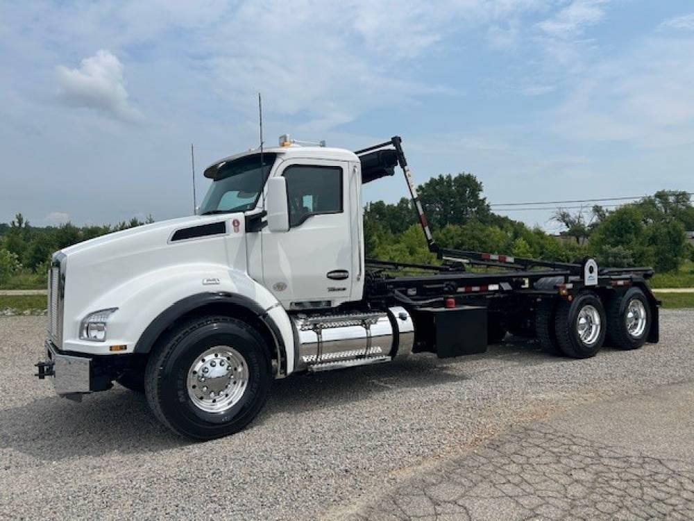 2024 KENWORTH T880 in Chatham, VA