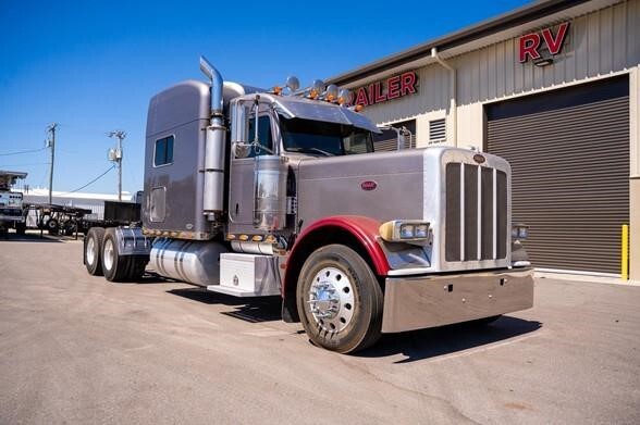 2009 PETERBILT 389 in Lakeland, FL