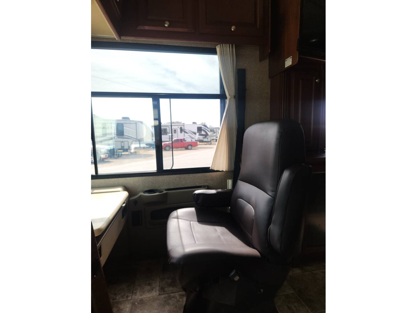 A photo of this 2013 Thor Motor Coach PALAZZO 36 1