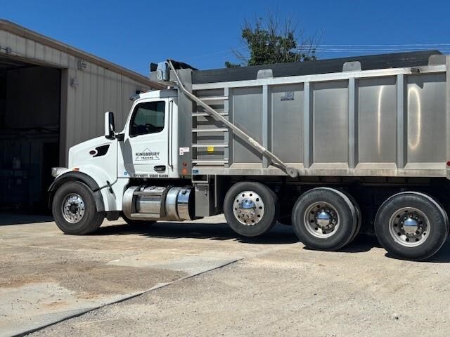 2023 PETERBILT 567 in Jeffersonville, IN