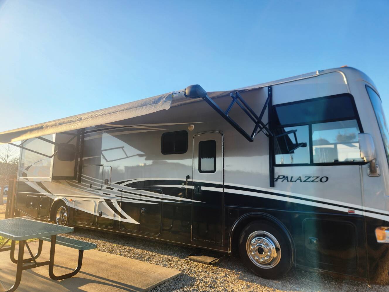 A photo of this 2013 Thor Motor Coach PALAZZO 36 1