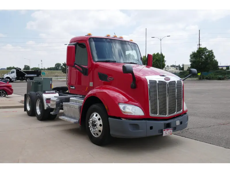 2017 PETERBILT 579