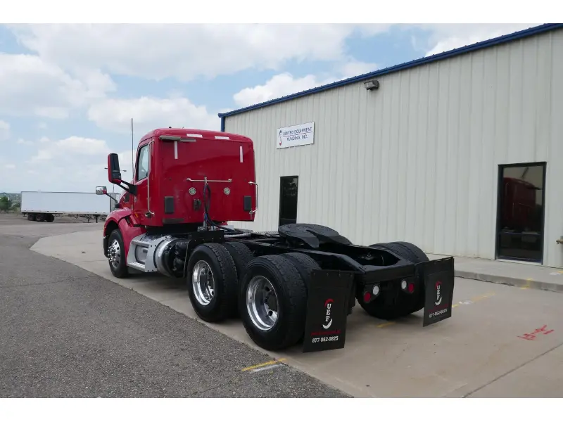 2017 PETERBILT 579