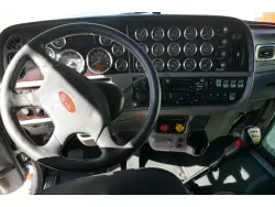 2020 PETERBILT 389