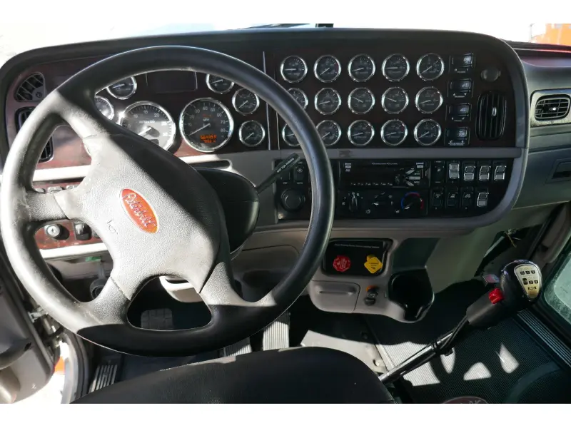 2020 PETERBILT 389
