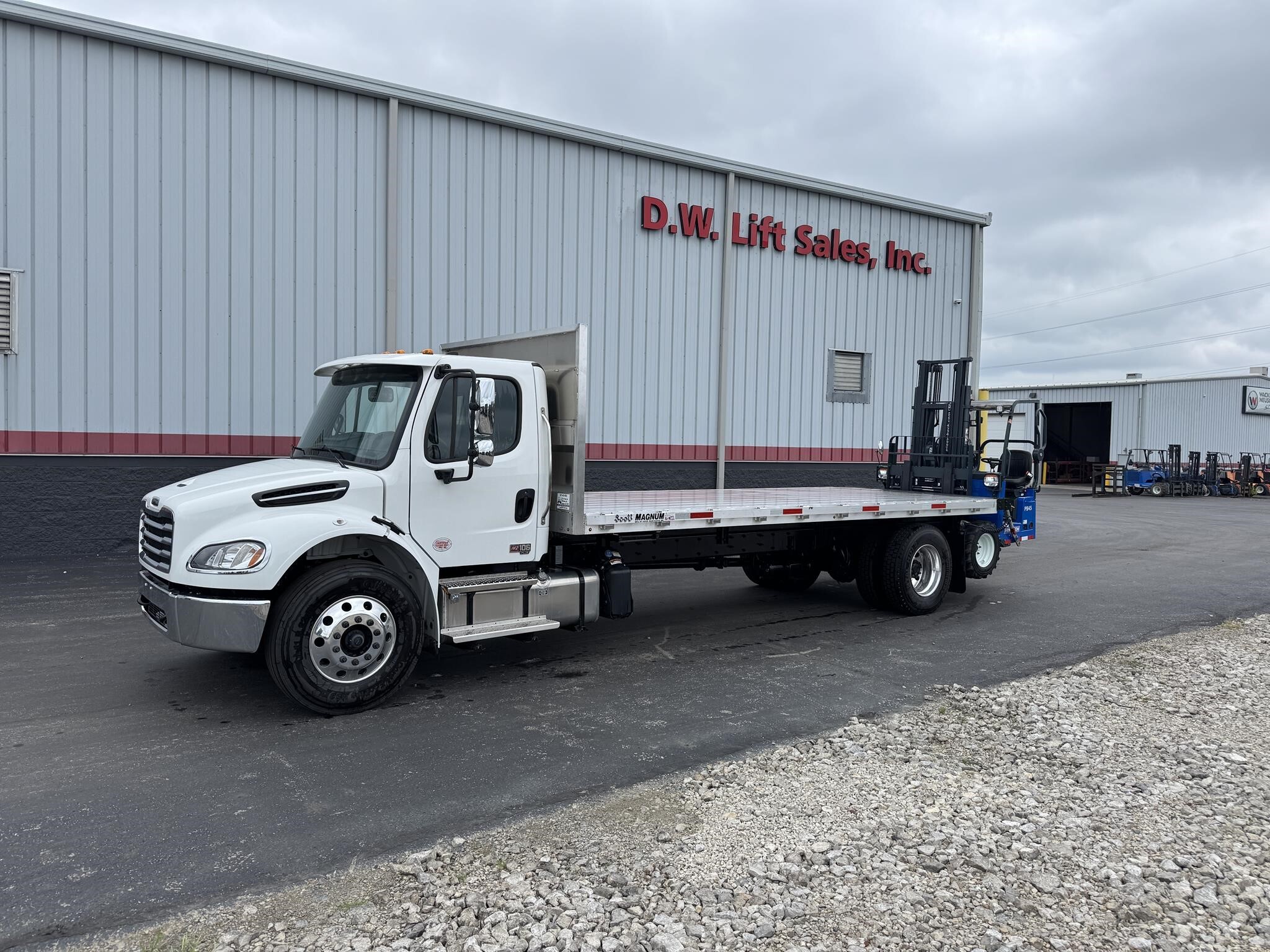 2026 FREIGHTLINER BUSINESS CLASS M2 106 in Columbus, OH
